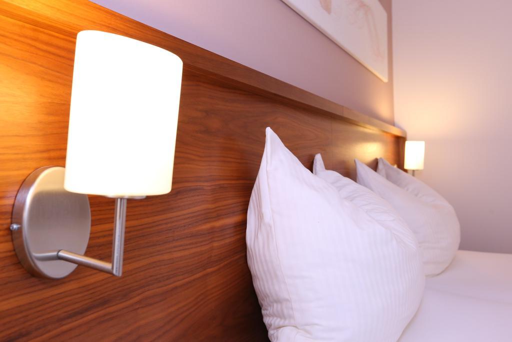 Hotel & Konditorei May Neufeld an der Leitha Phòng bức ảnh