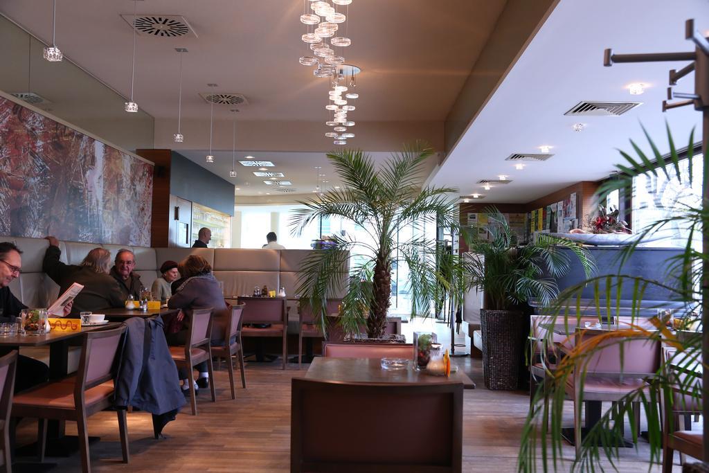 Hotel & Konditorei May Neufeld an der Leitha Ngoại thất bức ảnh