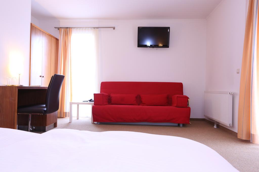 Hotel & Konditorei May Neufeld an der Leitha Phòng bức ảnh